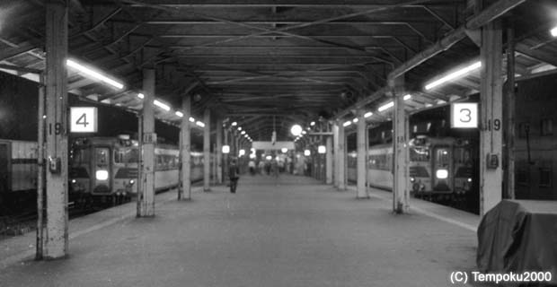 朝の函館駅1